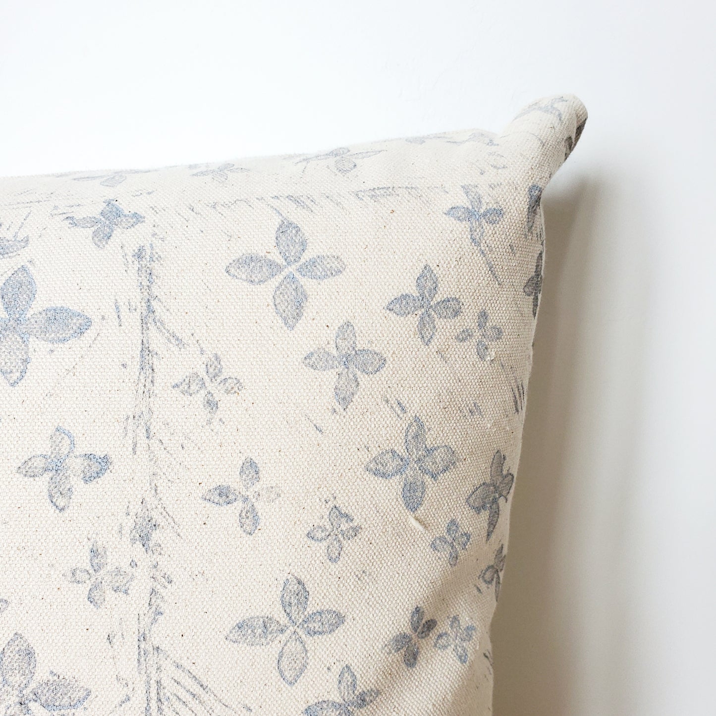 Hand-printed pillow - Floral