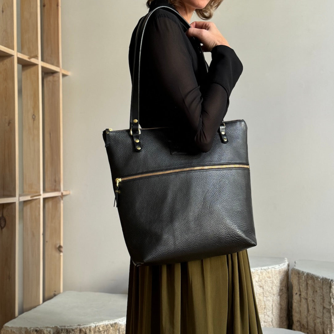 Luxury leather shoulder bag