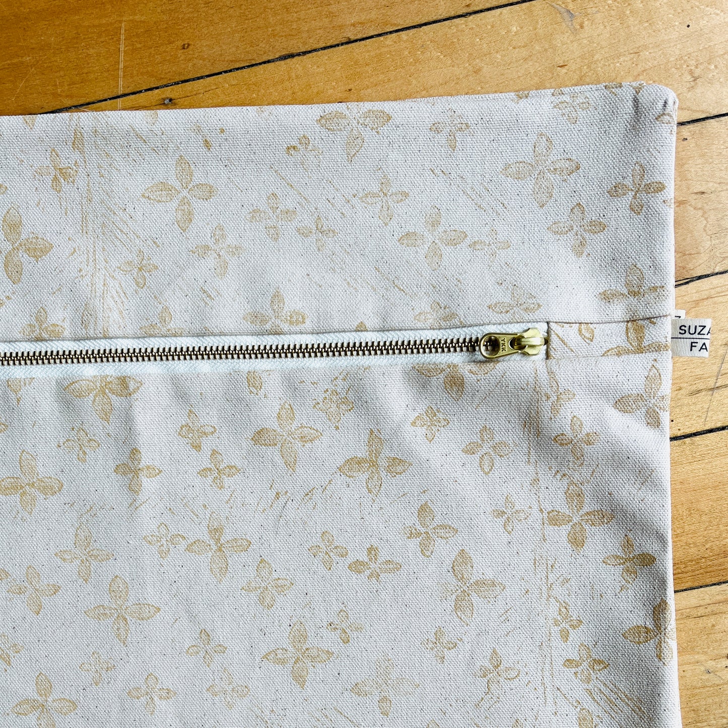 Hand-printed pillow - Floral