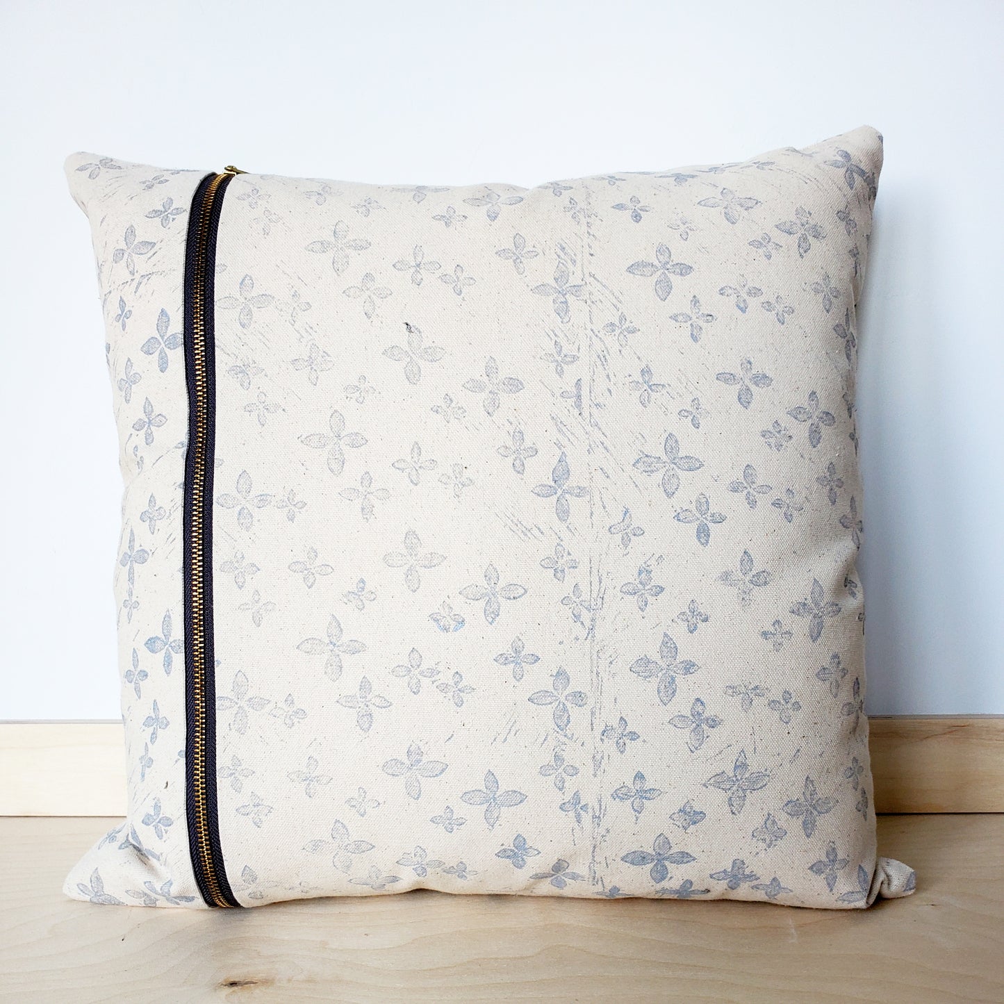 Hand-printed pillow - Floral