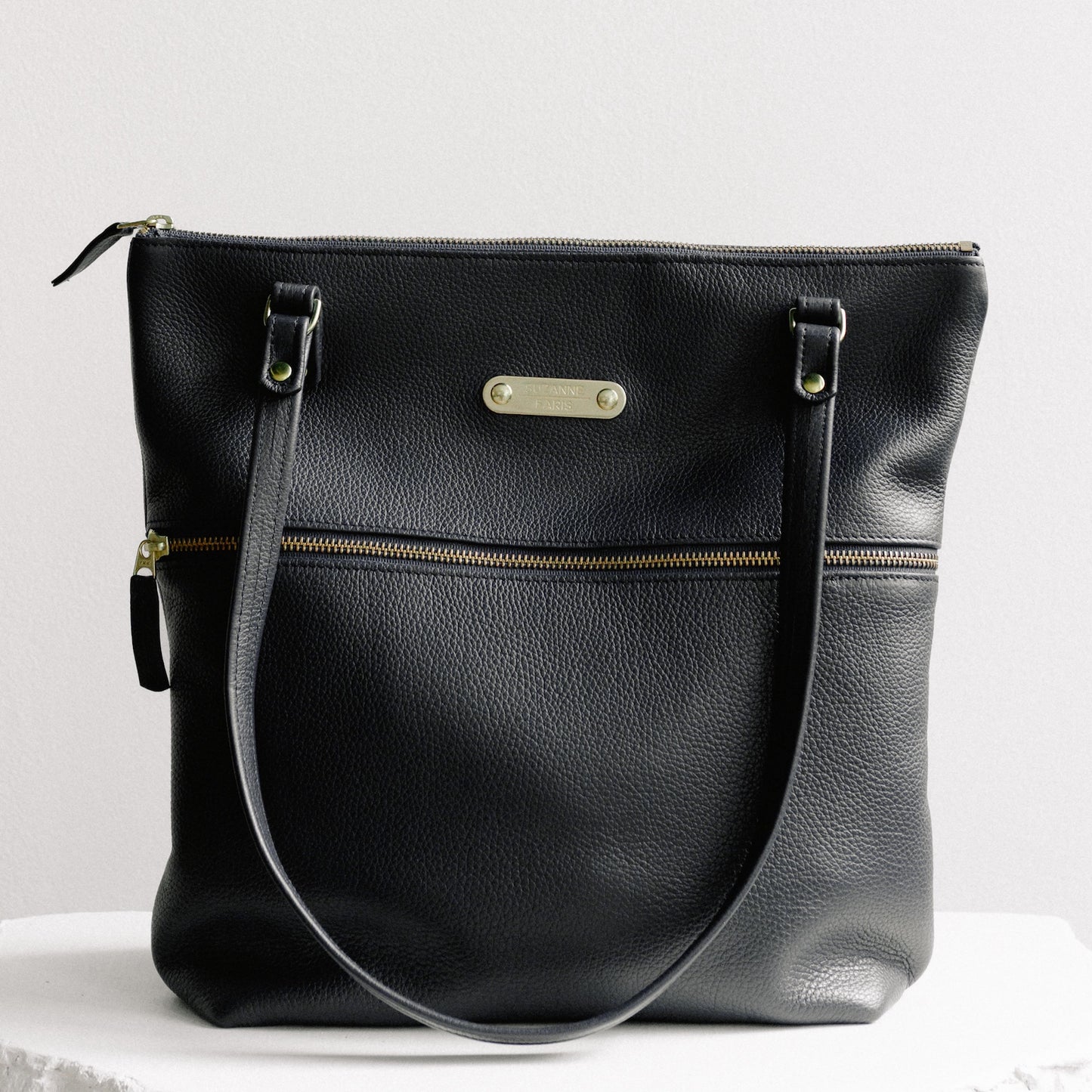 Luxury leather shoulder bag