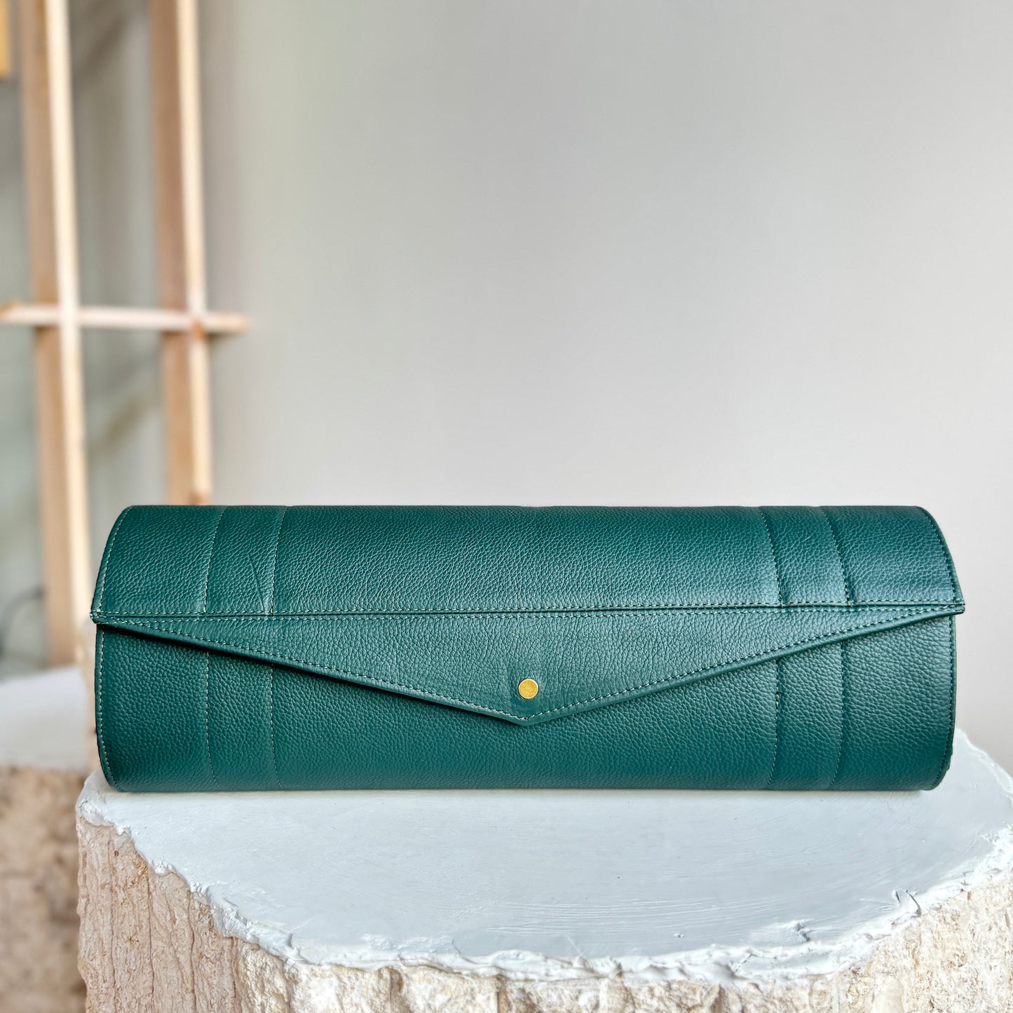 The Artifact clutch