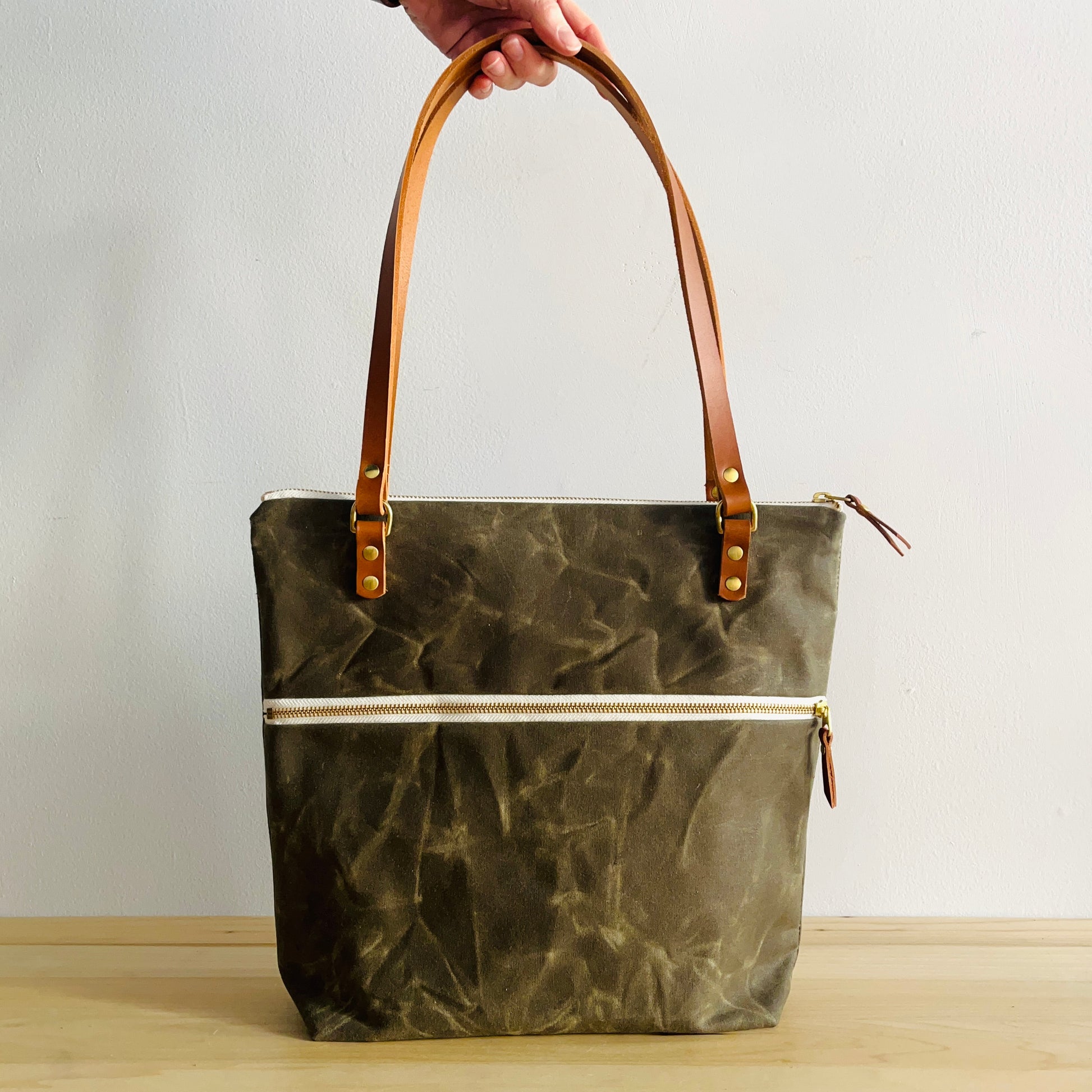 Olive-Waxed canvas shoulder bag (new batch)